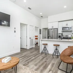 https://2br-spacious-house-in-heart-of-west-tampa.hotelstampa.org